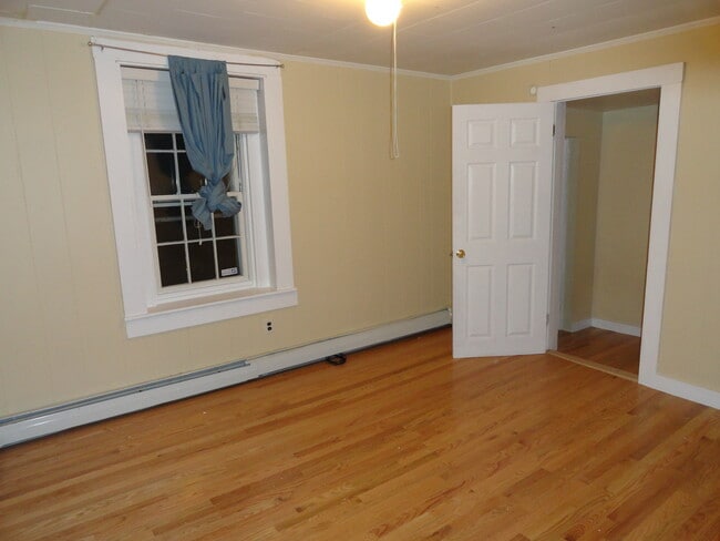 Building Photo - 1 Maxwell St Unit 1 Maxwell St