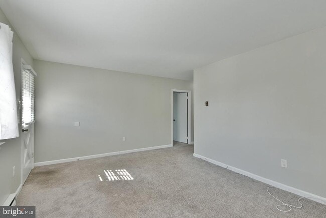 576 Meadowbrook Ave