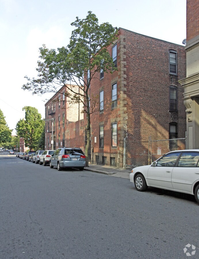 Primary Photo - 9 Ruggles St Apartments