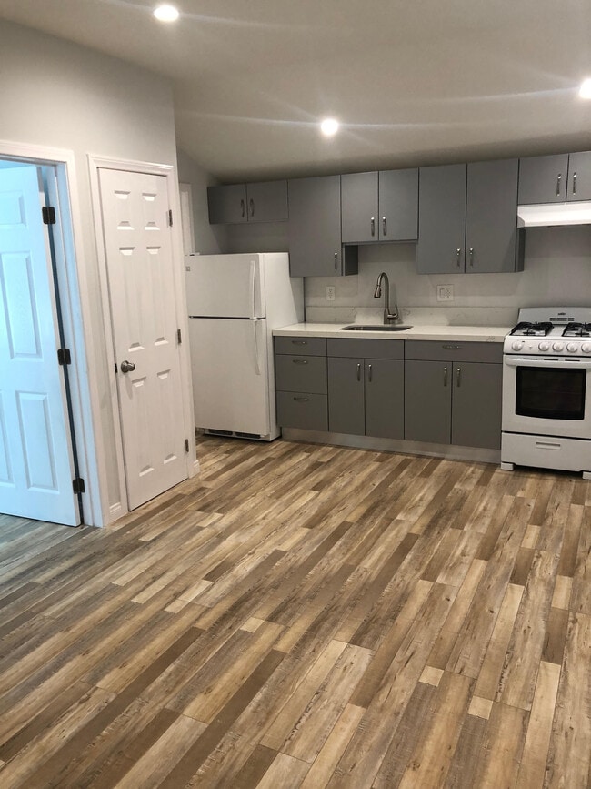 Building Photo - 7757 Glassport Ave Unit One Half Rental