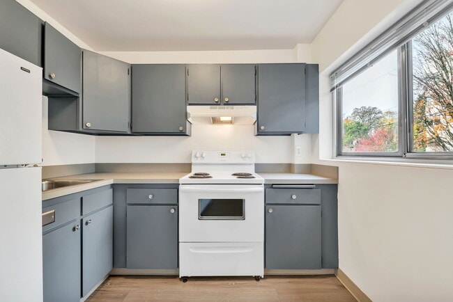 M202 - Uptown Arms & Manor