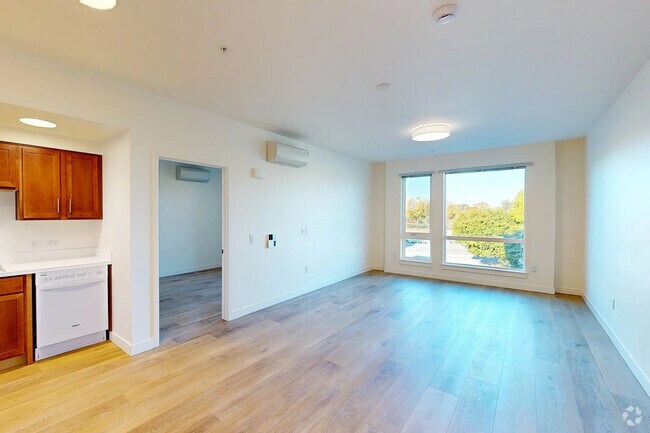 2BR, 1BA - 890SF