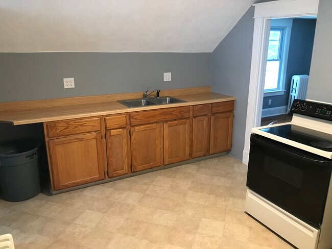 Kitchen - 12 Hazelwood Ter Unit 2