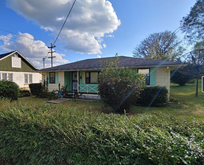 Building Photo - 210 Columbian Ave