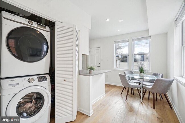 Photo - 325 17th St SE