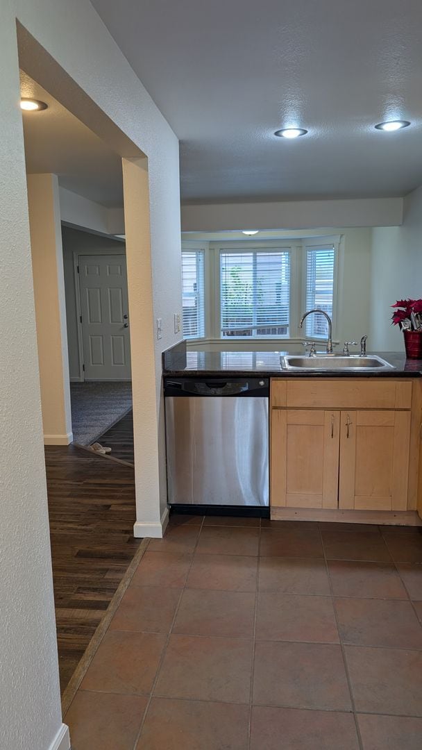 Photo - 3 Bedroom Townhome in Shoreline