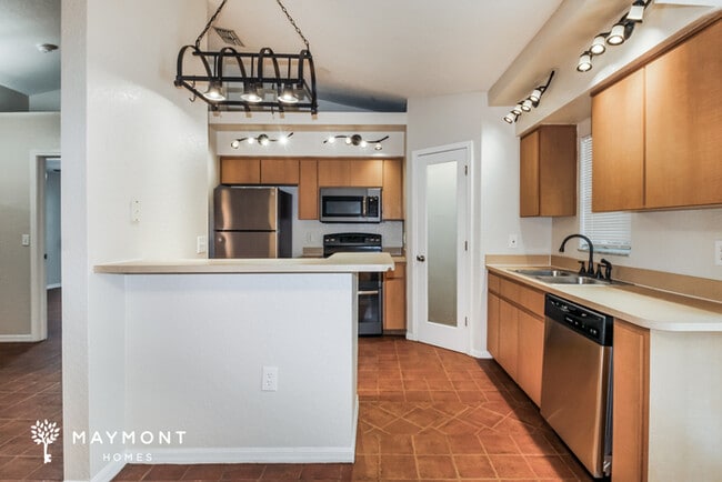 Photo - 1460 Greenview Ave
