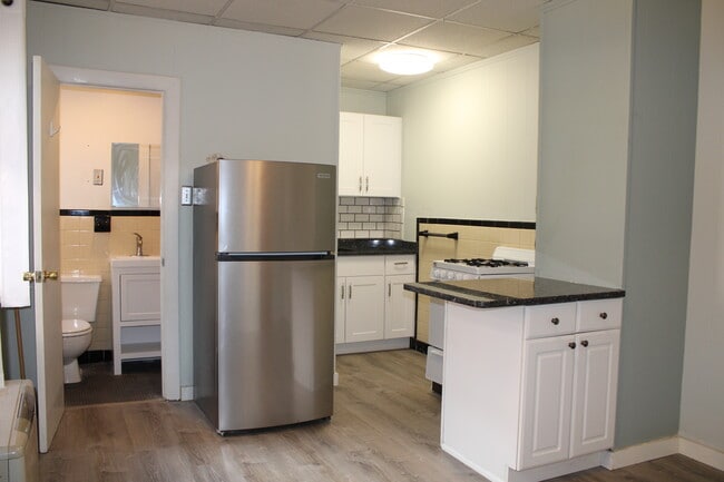 Building Photo - 10 Henchman St Unit 2M