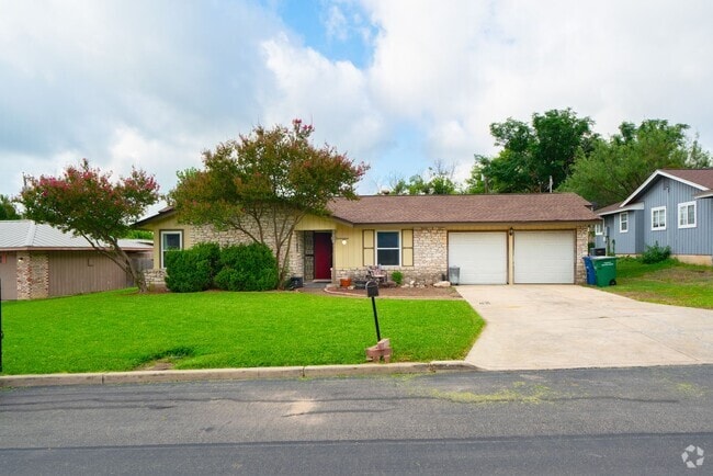 Building Photo - Updated 3-Bedroom Home with Private Yard &...