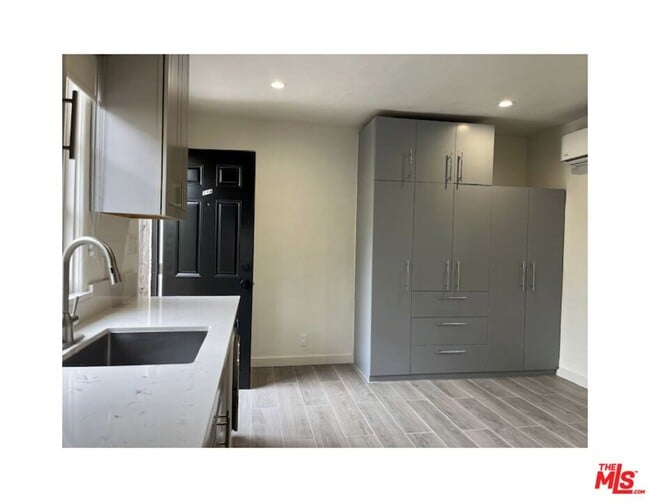 Photo - 838 Hilldale Ave