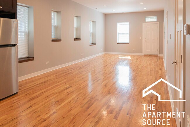 Photo - 1929 W Montrose Ave Unit 1S