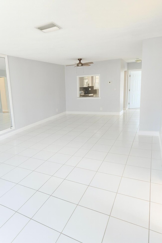1001 SE 3rd St Unit 3