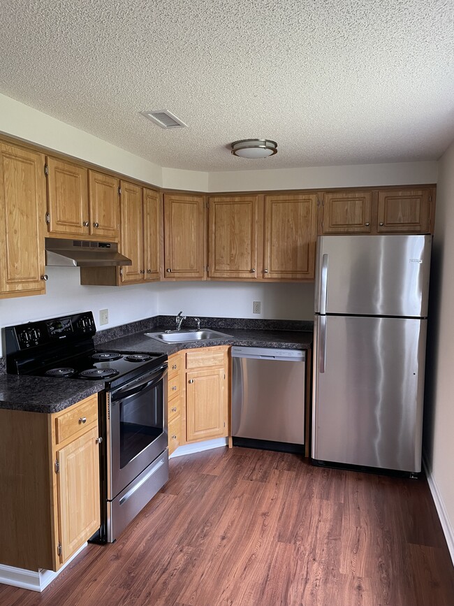 One Bedroom-Kitchen-SS appliances