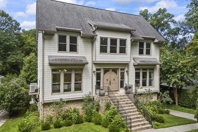 Photo - 1742 Helen Dr NE