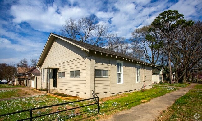 Building Photo - 1400 Willow St Rental