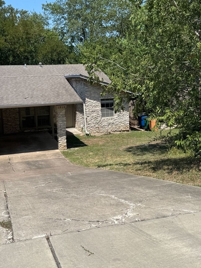 Photo - 1910 Westridge Dr Unit A