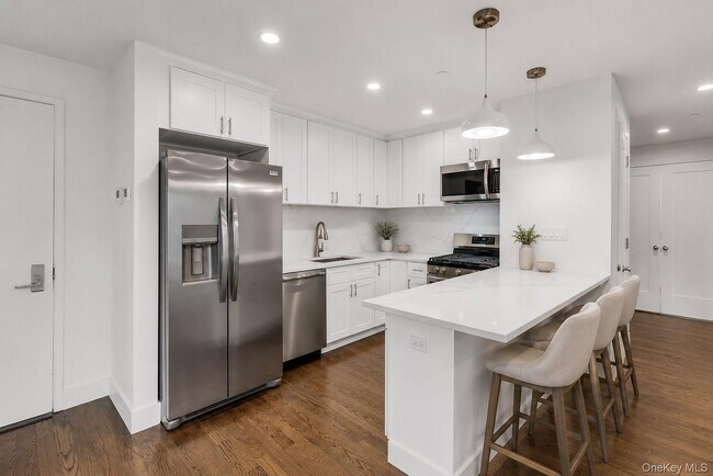 Photo - 1431 Old Northern Blvd Unidad 4
