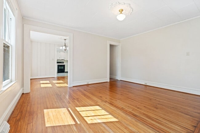 Photo - 303 W Carver St