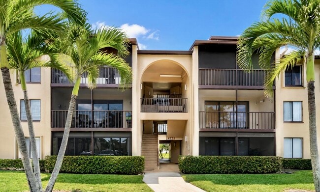 Building Photo - 627 Sea Pine Way Unit C2