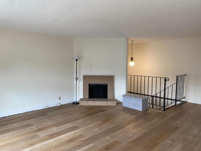 Photo - 81 Camelot Ct