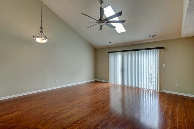 Photo - 92 Tulip Ln