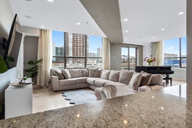 Photo - 115 W Peachtree Pl NW Unit 702