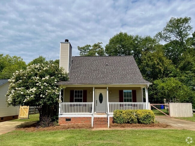 Building Photo - 3 Bedroom, 2 Bath house with fenced yard!