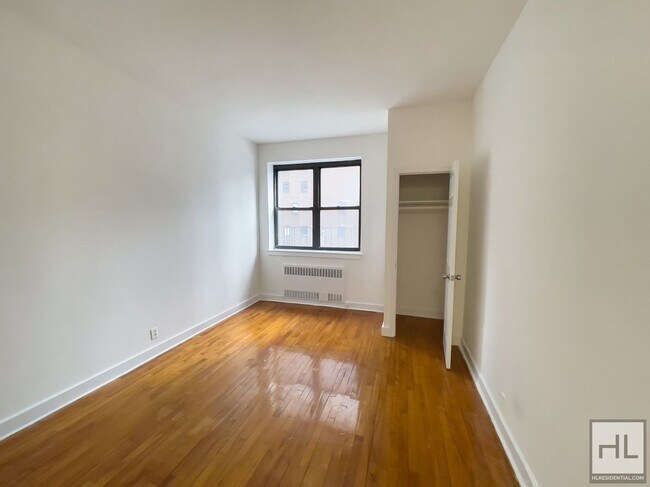 Building Photo - East 61 Street