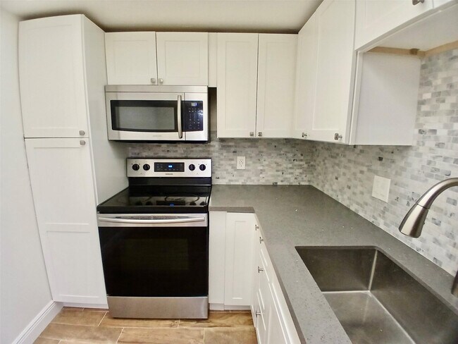 Photo - 5951 Wellesley Park Dr Unit 201