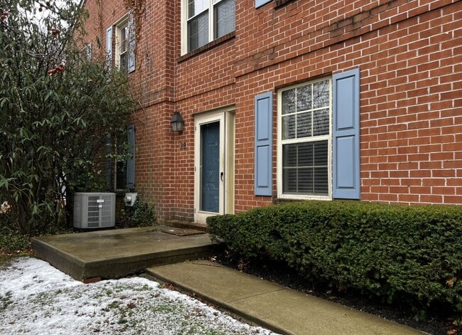 Photo - 700 Farmington Ave