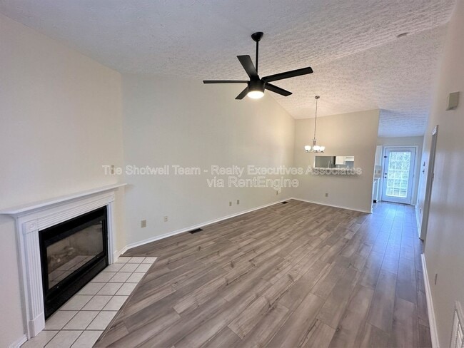 Photo - 819 Calypso Way