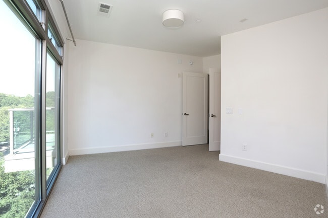 1BR, 1BA - 750 SF