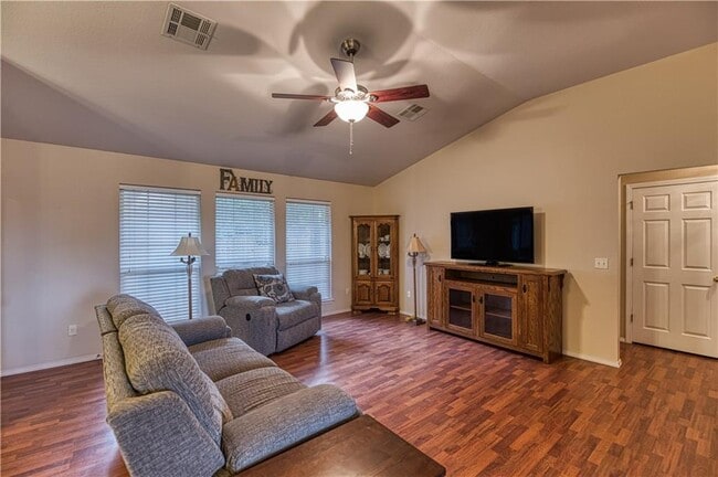 Photo - 319 Sondra Dr