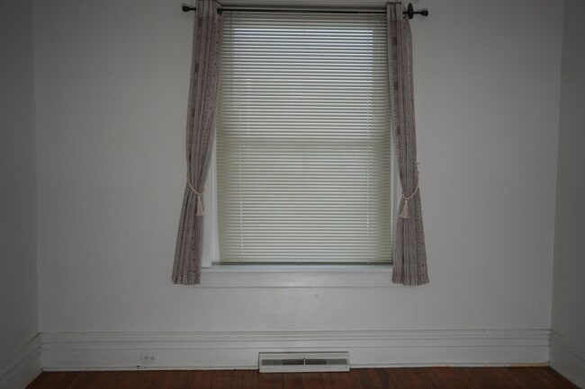 Photo - 660 Oak Hill Ave Unit 1 (Bottom)