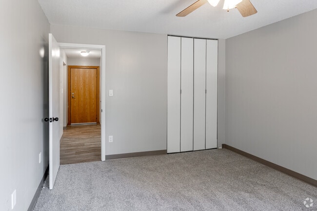 1BR, 1BA - 650SF - Bedroom - Clear Brook Apartments
