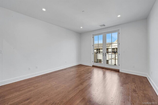 291 Main St