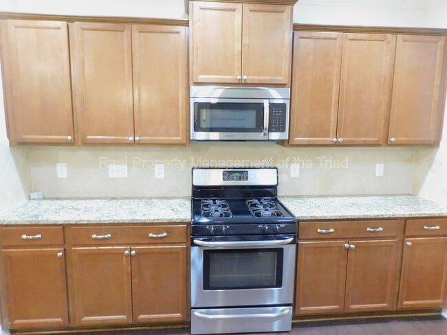 Photo - 1427 Sawyer Ave