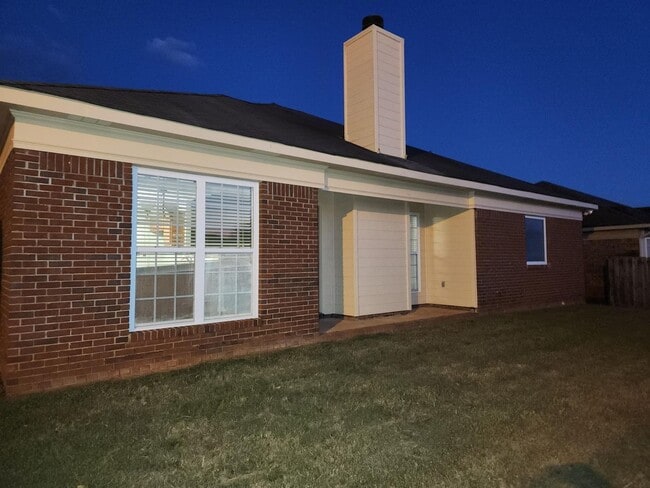 Photo - 3 Bedrooms 2 Baths 2 Car Garage - North Co...