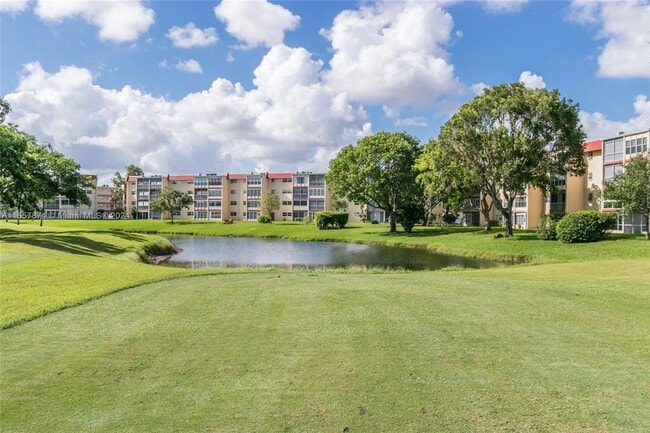 Photo - 1040 Country Club Dr Unit 309