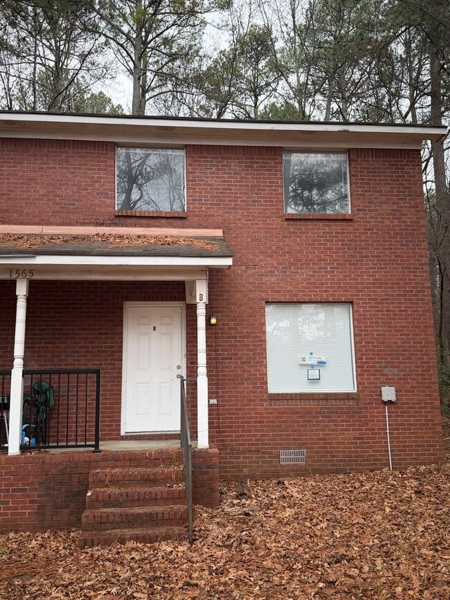 Building Photo - 3 Bd 2 Ba 1200 sq ft Townhouse