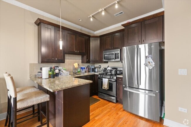 Building Photo - 207 E 31st St Rental