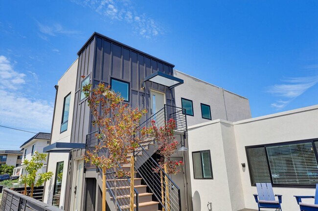 426-426 Arbor Dr Unit 422-Upper Unit