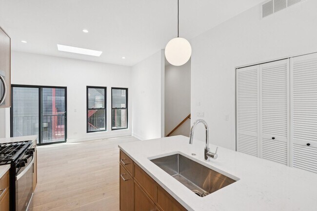 Photo - 3641 N Wilton Ave Unit CH