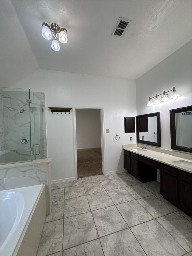 Photo - 3210 Woodcreek Glen Ln