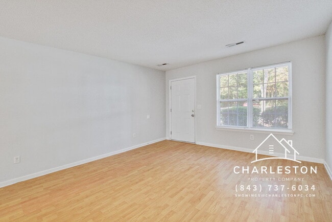 Photo - 230 Darcy Ave