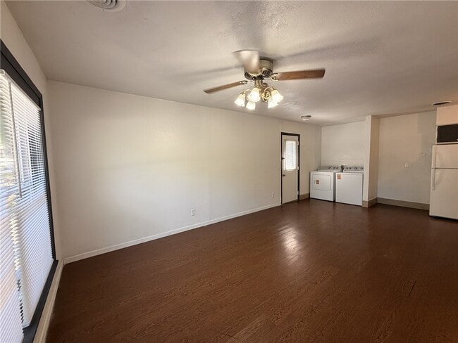 Building Photo - 217 E Adobe St