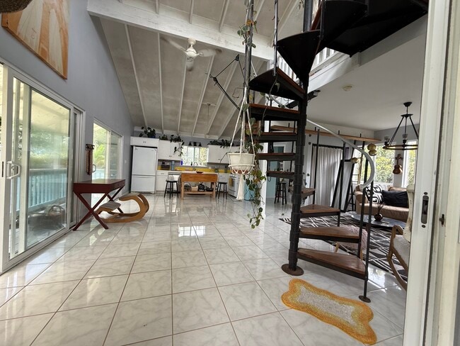 Suelos de baldosas en toda la casa, lavavajillas en la cocina. - 12-124 W Moanauli Loop