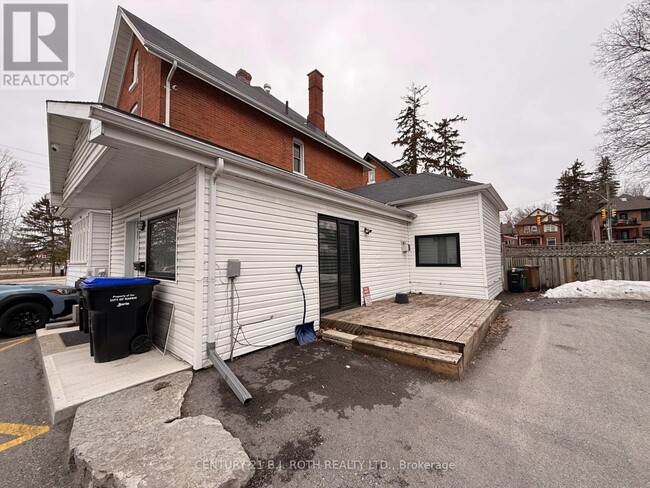 Photo - 109 Toronto St