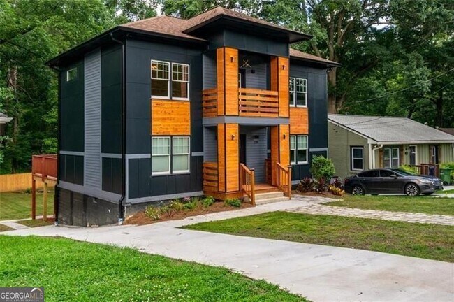 Photo - 120 Woodbine Cir SE