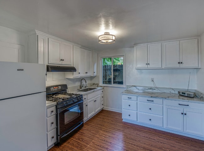 Building Photo - 5246 Almont St Rental